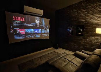 شقة بصالة بلياردو وغرفة سينما