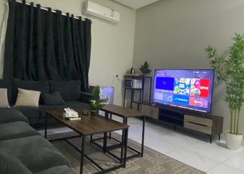 شقة بتصميم أنيق ودخول ذاتي