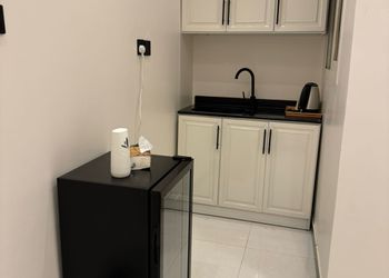 استديو هادئ بدخول ذاتي 