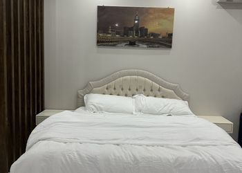 استديو بسرير ماستر وجلسة 