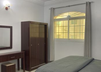 استديو بسرير ماستر وأثاث مريح 