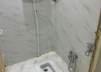 شقة بصالة جلوس وغرفة نوم