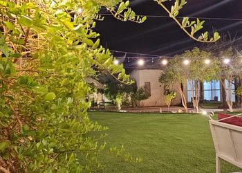 استراحة بمسطح اخضر