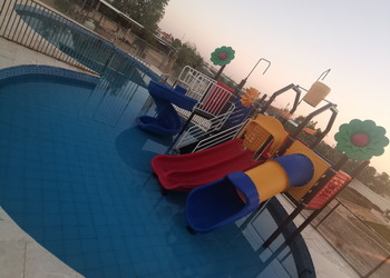 منتجع العاب مائيه وجلسات خارجية