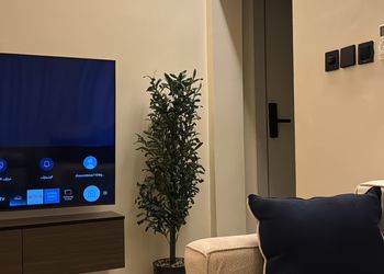استديو بسرير ماستر وجلسة جانبية