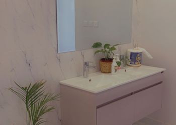 شاليه بمسطح اخضر وجلسة خارجية 
