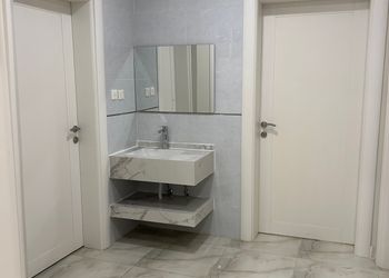 فيلا بمجالس واسعة وغرف نوم 