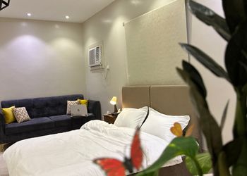 استديو بسرير ماستر وجلسة جانبية 