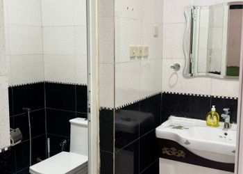 شاليه بصالة أنيقة وجلسة خارجية 