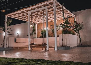 شاليه بمسبح خارجي وألعاب مائية