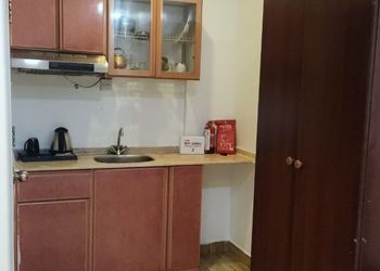 استديو بسرير ماستر وأثاث مريح 