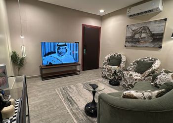 شقة بغرفة معيشة وغرفة نوم 