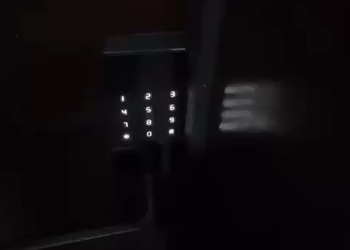 استديو بسرير ماستر وجلسة جانبية