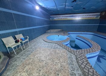 شاليه بمسطح اخضر وجلسة خارجية 