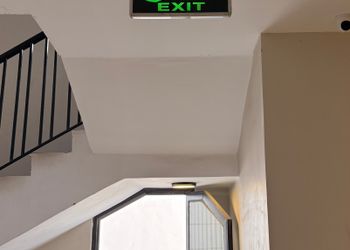 استديو بسرير ماستر وجلسة جانبية 