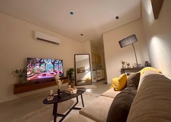 شقة بدخول ذاتي وغرفة نوم مريحة 