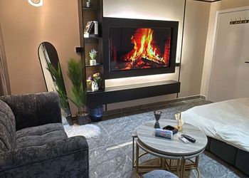 استديو بألوان مريحة وأثاث راقي