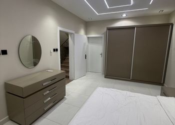 شاليه بألعاب أطفال وجلسة خارجية 