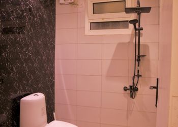 استديو بسرير ماستر وجلسة جانبية