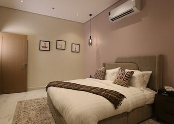 شقة بثلاث غرف نوم وصاله انيقه