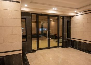 استديو بسرير ماستر وجلسة جانبية