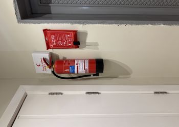 استديو بجلسة خارجية ودخول ذاتي