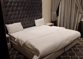 شقة بغرفة معيشة وغرفة نوم 