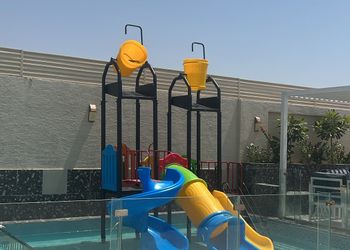 شاليه بمسبح خارجي وجلسة خارجية