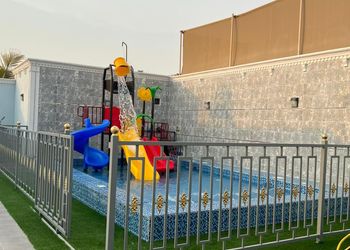إستراحة بمسبح وملعب كرة طائرة