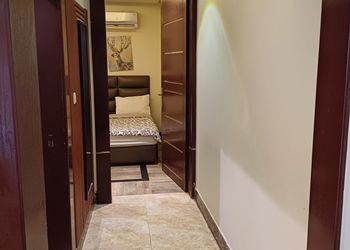 شاليه بجلسة خارجيه ومسطح اخضر في قرطبه