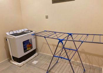 شاليه بصالة مطلة على مسبح 