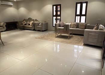 شاليه بمسطح اخضر ومسبح