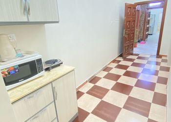 استديو بسرير ماستر وجلسة مريحة 