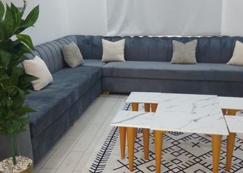 شاليه بمسطح اخضر وجلسة خارجية