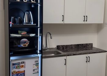 شقة بغرفة معيشة وغرفة نوم 