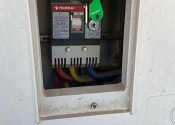 استديو بسرير ماستر وأثاث مريح 