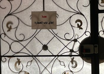 شقه بأثاث مريح ودخول ذاتي