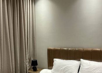 استديو بسرير ماستر وجلسة جانبية