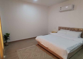 شاليه بجلسة خارجية ومجلس 