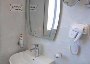 شقة بغرفة جلوس وغرفتين نوم 