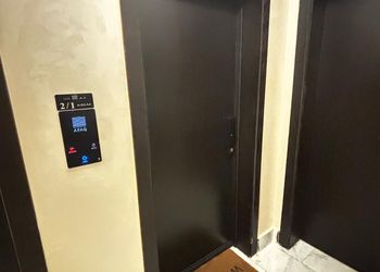 استديو هادئ بدخول ذاتي 