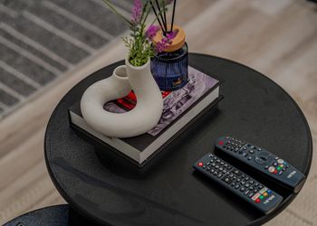 استديو بتصميم أنيق وسرير مريح 