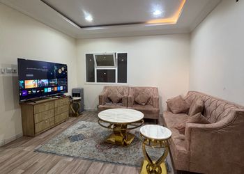 شقة بغرفة معيشة وغرفتين نوم 