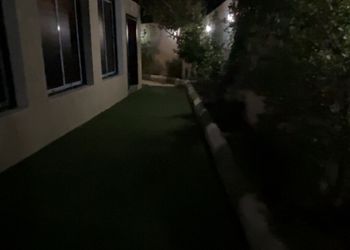 شاليه تصميم واسع ومسبح خارجي 