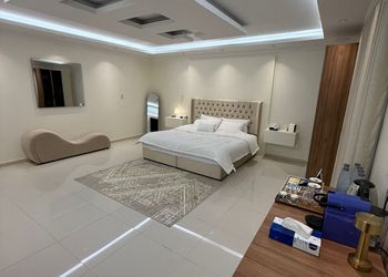 استديو بسرير ماستر وجلسة جانبية