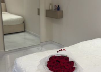 استديو بأثاث مريح وبسيط 
