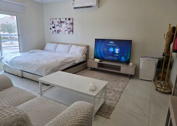 استديو بسرير ماستر وجلسة 