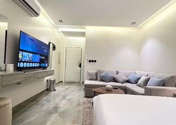 استديو بسرير ماستر وجلسة جانبية