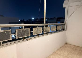 استديو بسرير ماستر وأثاث مريح 