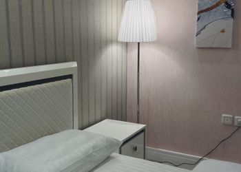 شقة بغرفة معيشة وغرفة نوم 